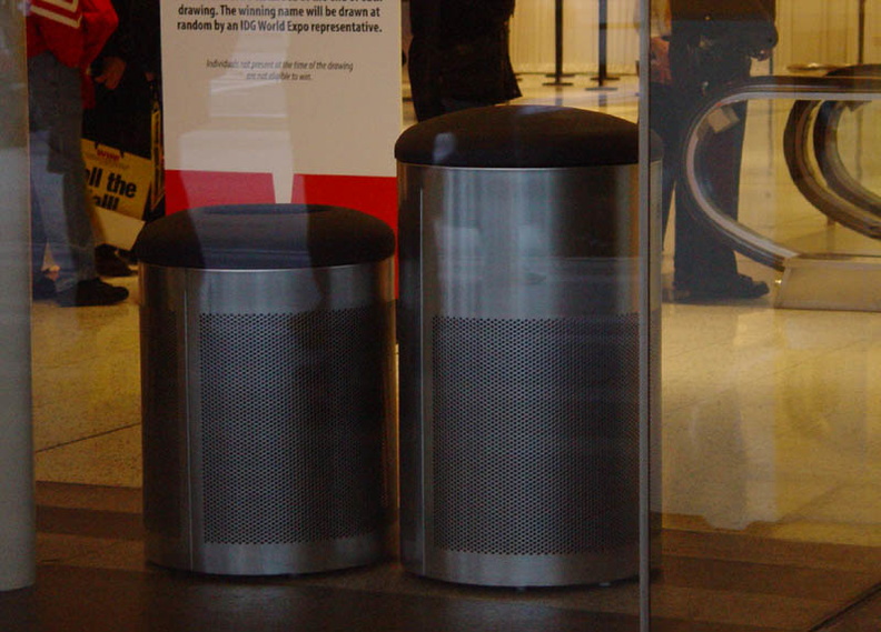 G5 trashcans - now with Altivec odor-fighting power. DSC01996.jpg