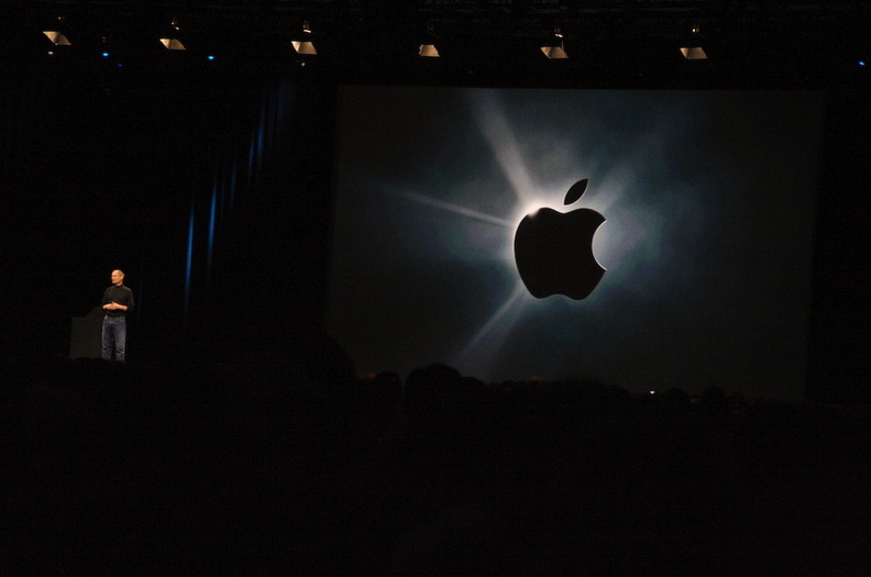 Steve: Glowy Apple!! Run for it! aav.jpg
