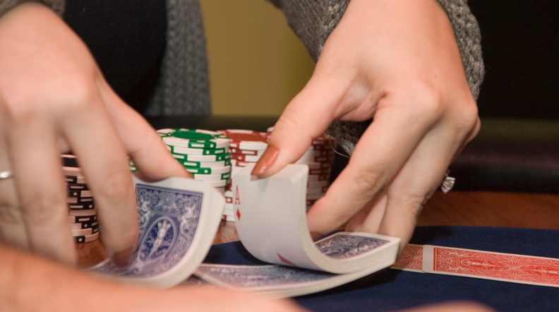 The telephoto lens at the poker table - always inconspicuous. aad.jpg