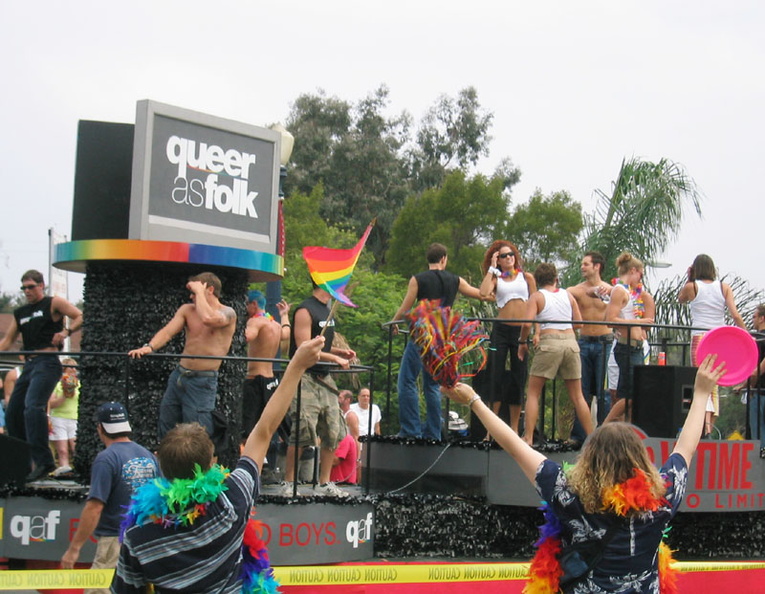 A number of gay-themed shows also had floats, including Will & Grace, Queer Eye for the Straight Guy, and, of course, Alf. aab.jpg