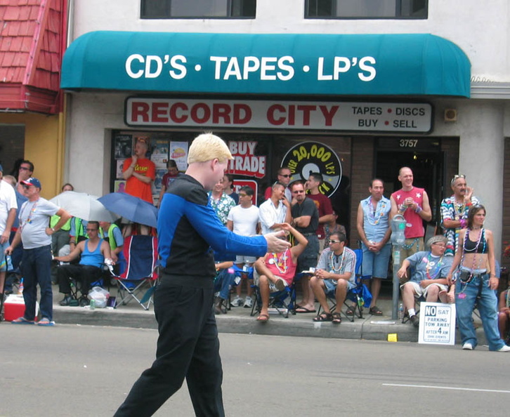 8 miles from his convention, this ensign was getting some mighty strange tricorder readings. acw.jpg